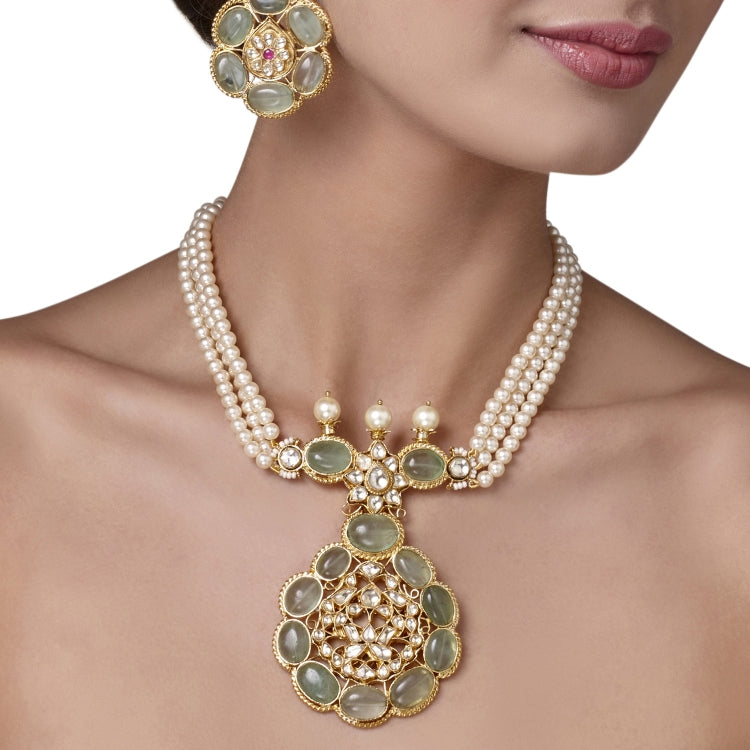 OMISHA SHORT GREEN NECKLACE