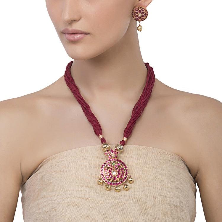 Kundan Round Pendant Set