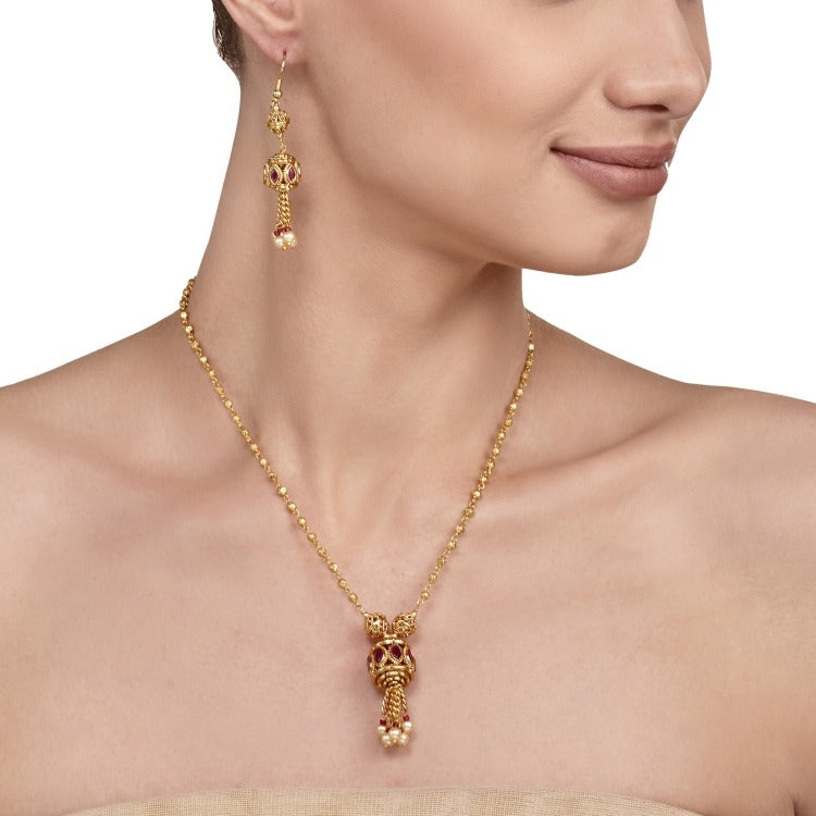GOLDEN RUBY PENDANT