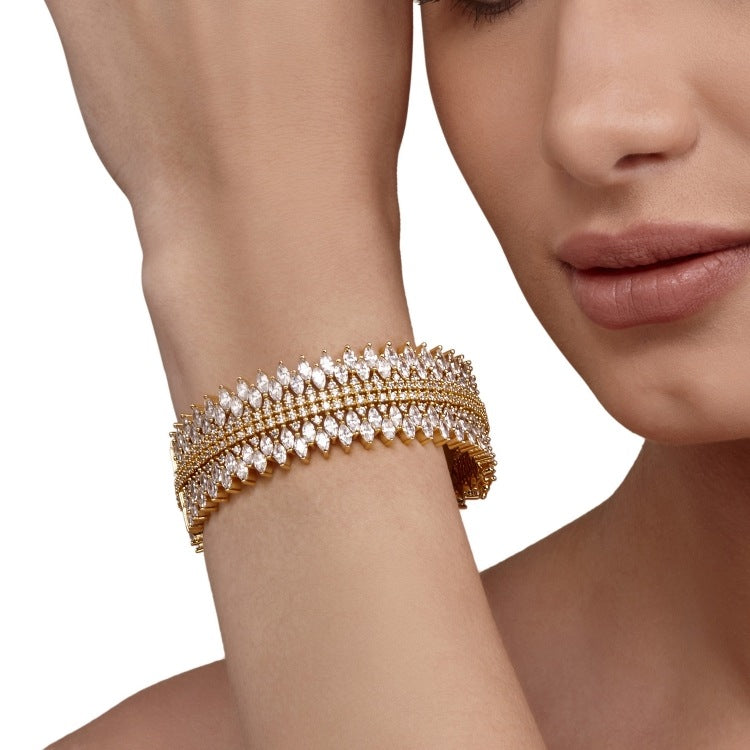 GOLDEN ZIRCON BANGLE
