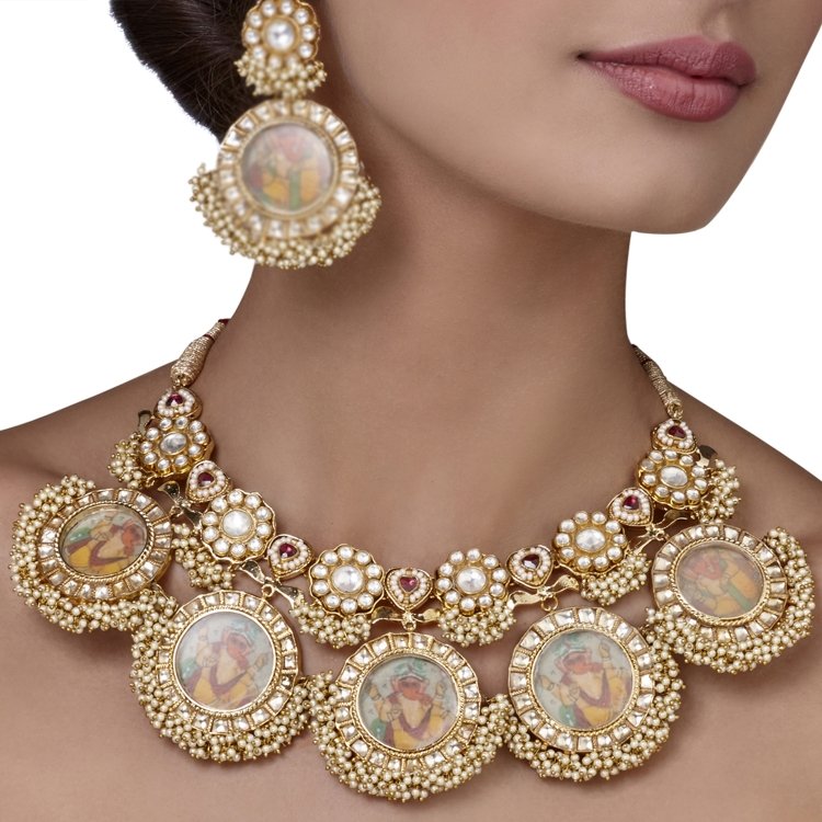 VAIRAVI  NECKLACE